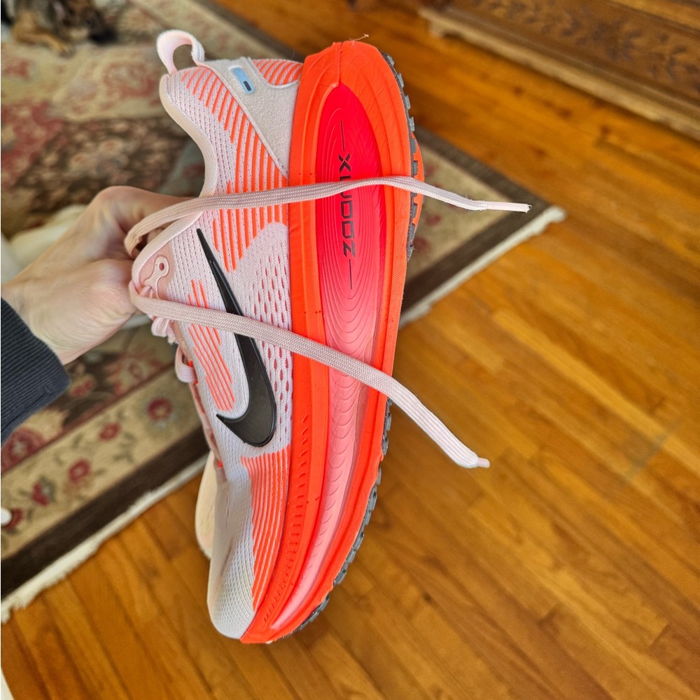 Nike Women's Vomero 18 Running Shoes - Picture 2 of 5